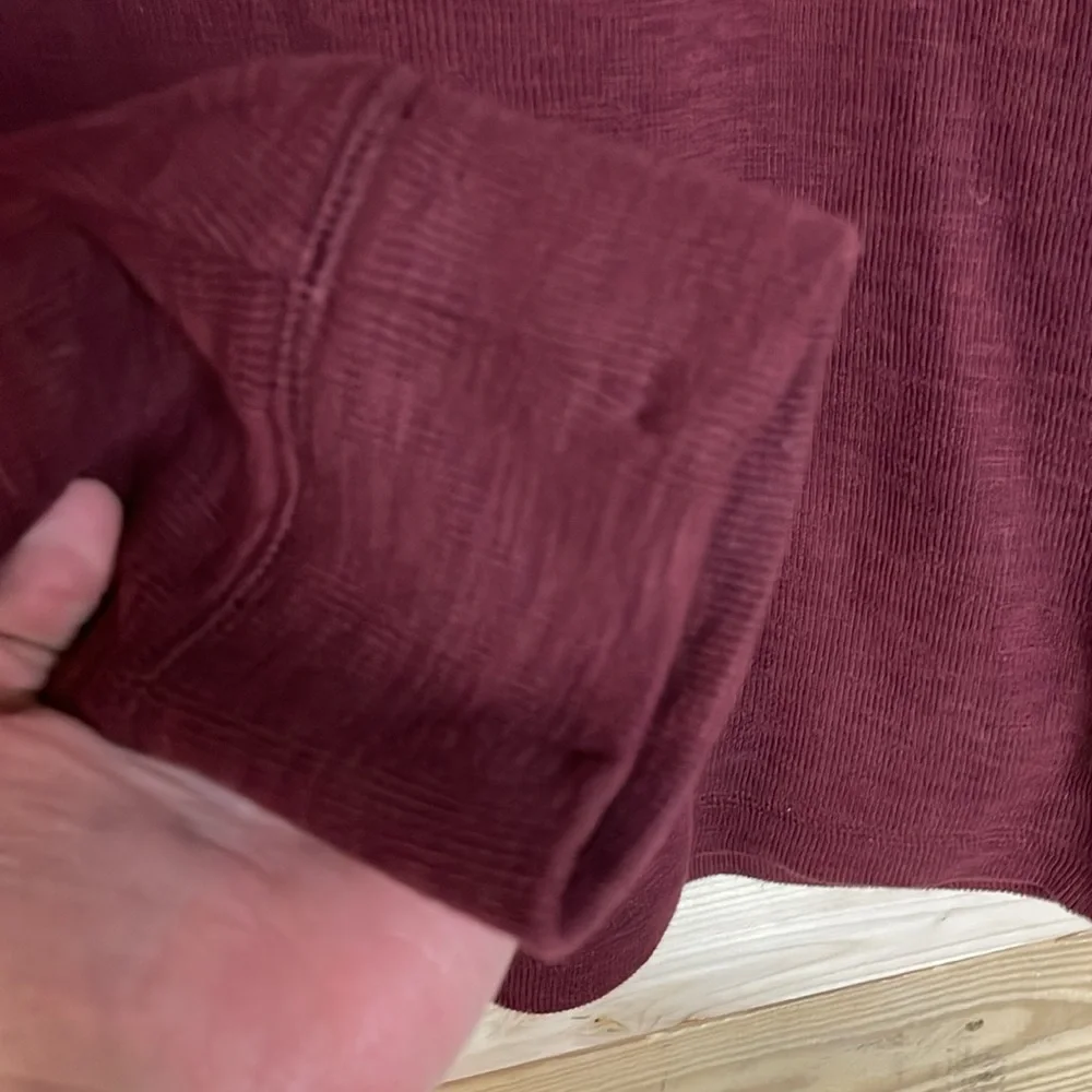 Banana Republic Size Medium Burgundy Long Sleeve Soft Wafer/Thermal Knit Shirt